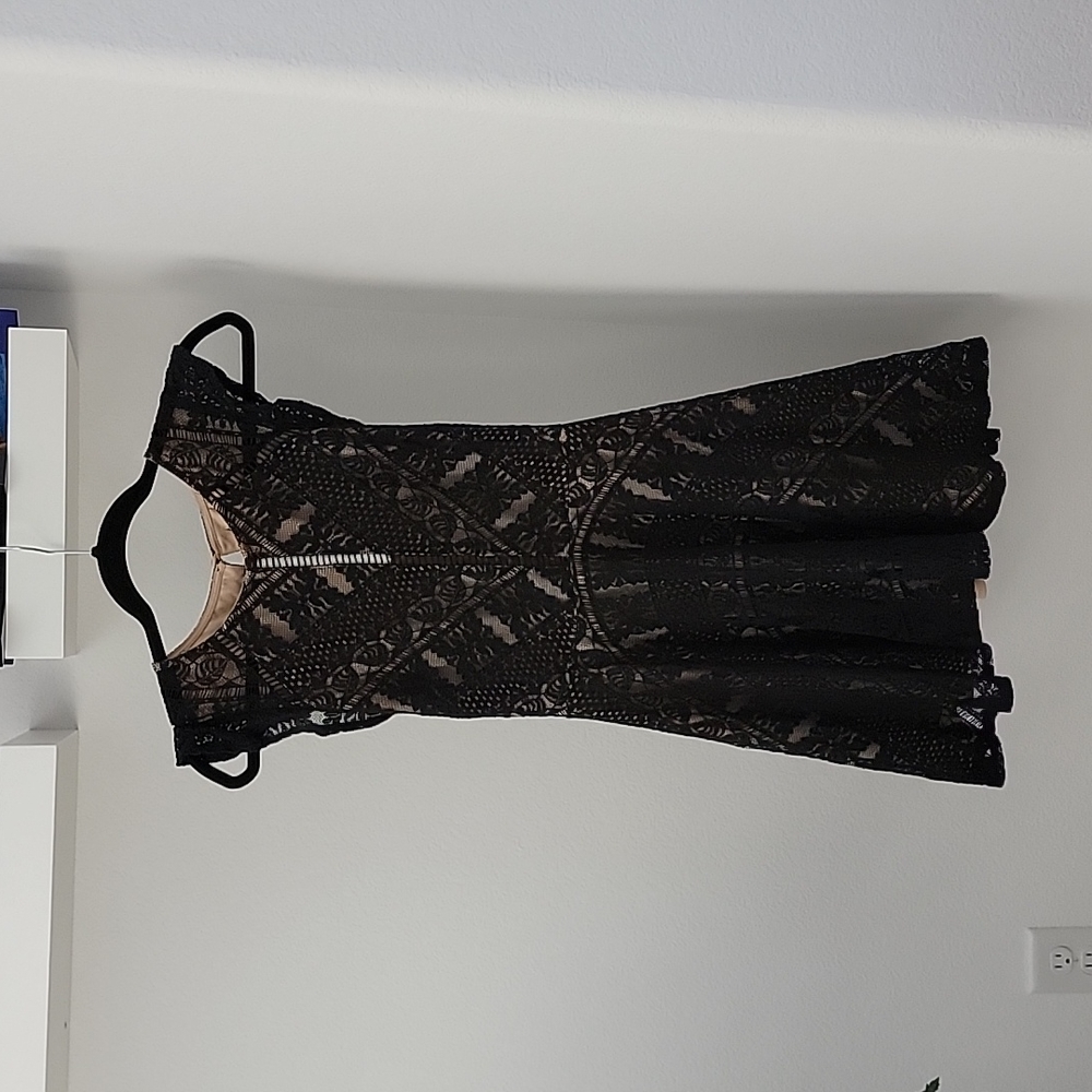 City Triangles - Medium Black lace Dress